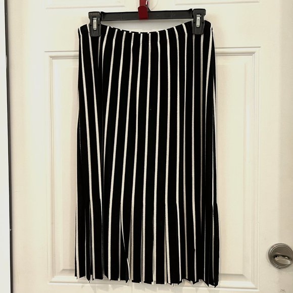 Yon Design Luxury Black and Ivory Creme Vertical Stripe Crepe Fringe Hem Skirt L - Picture 1 of 4